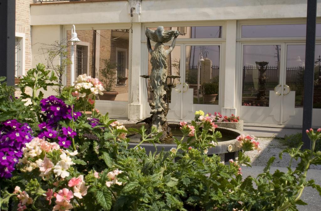 Relais Villa Roncuzzi Russi Exterior photo