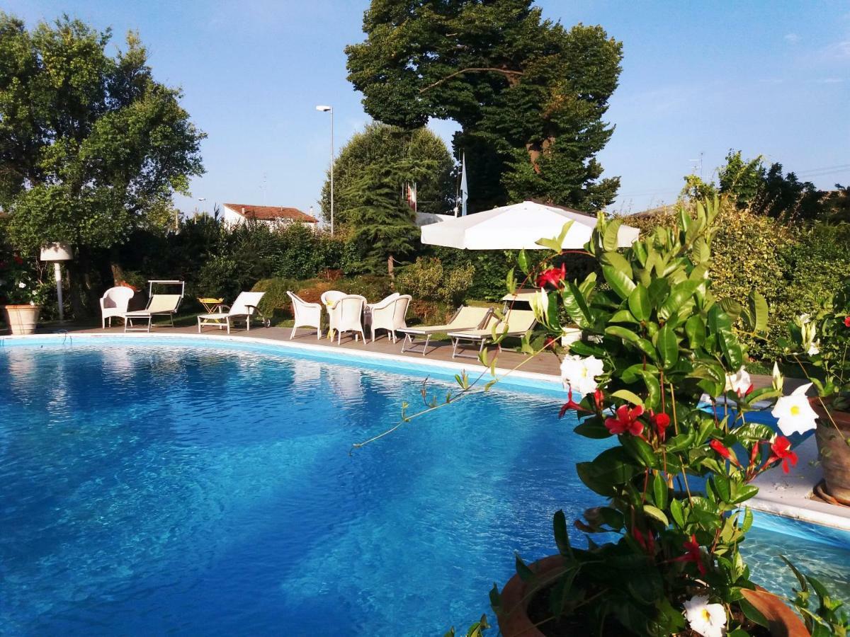 Relais Villa Roncuzzi Russi Exterior photo